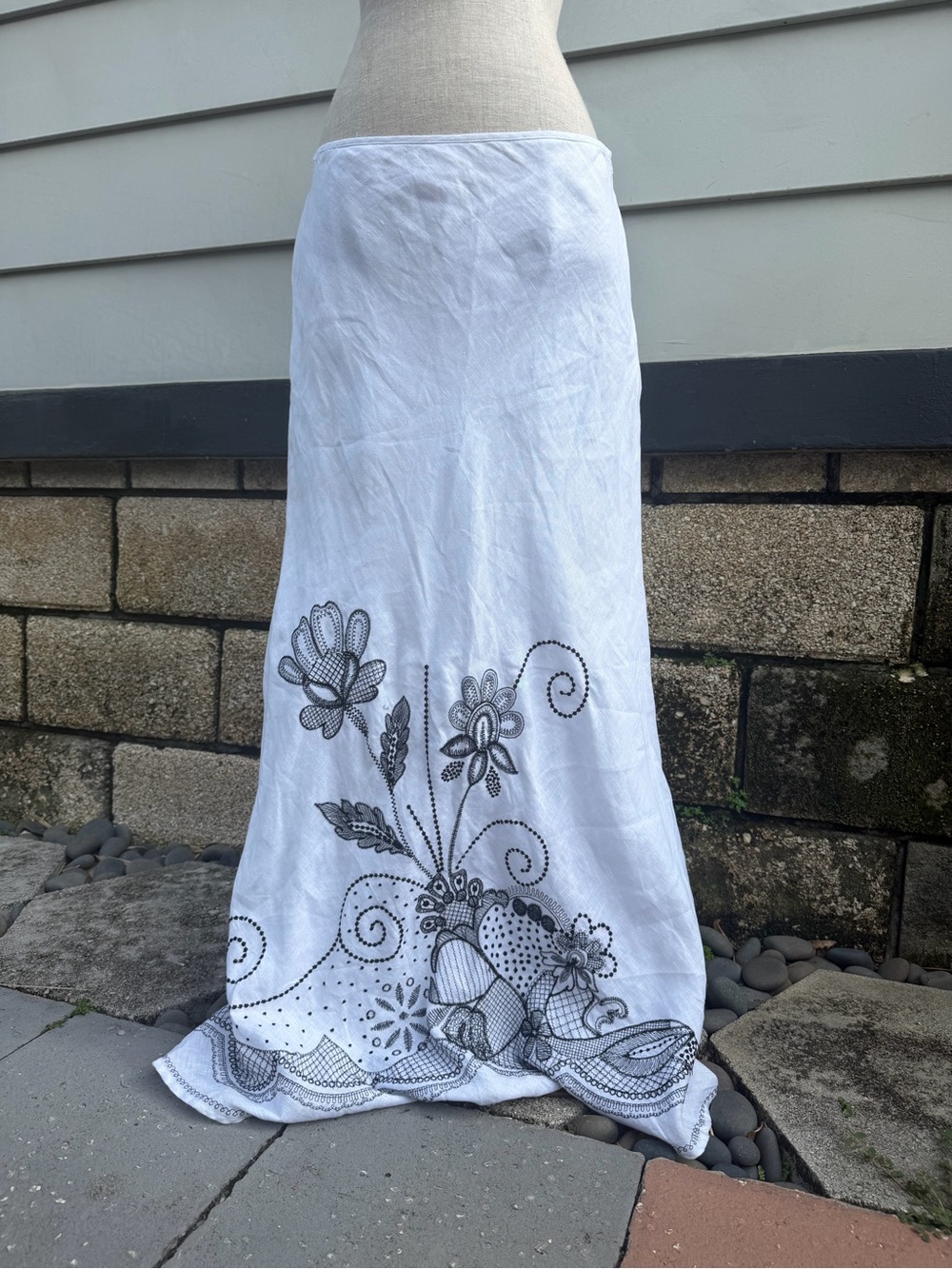 2000s Y2K White linen Embroidered Maxi Skirt with Black Floral Detail
